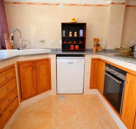 Sleeps 6 Pool Air Con Wifi T607925