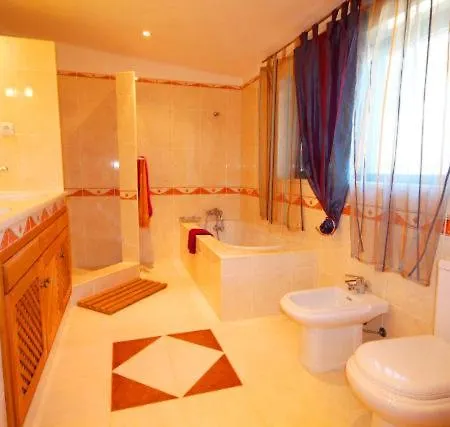 Villa Sleeps 6 Pool Air Con Wifi T607925 *